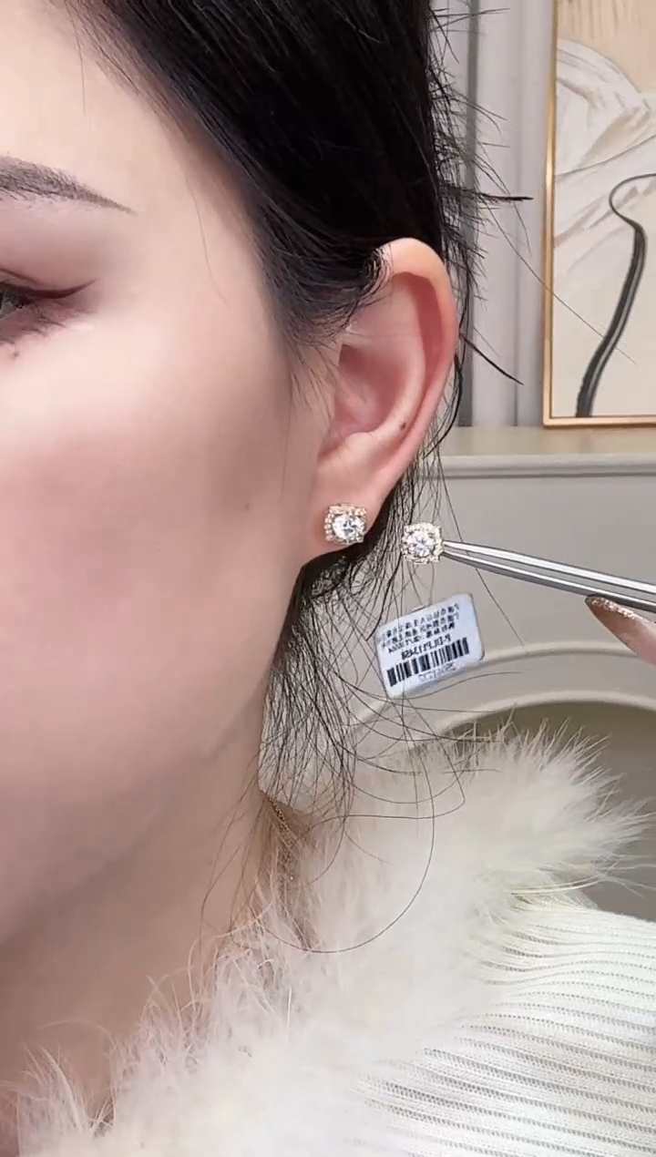 18K金镶嵌实验室培育钻石耳饰18k金k黄50分贝拉耳钉