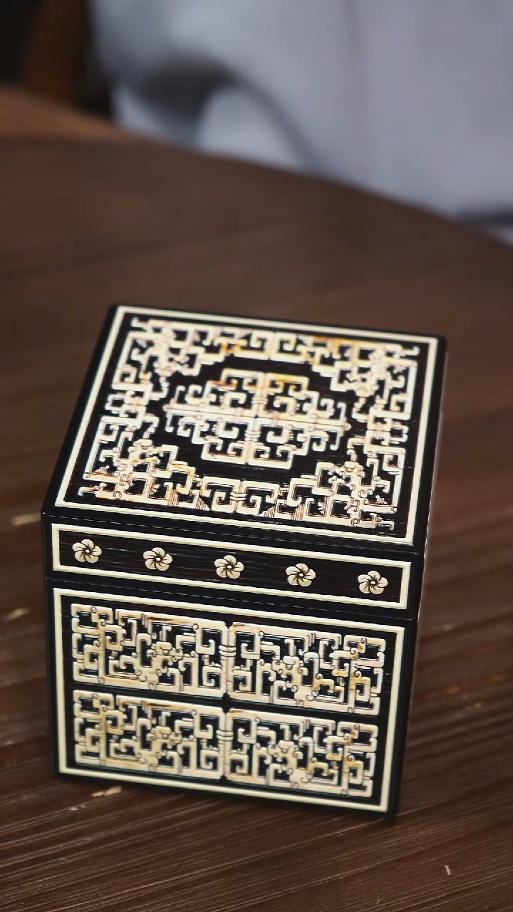 壹藏贰宝牙雕纹十公分盒子