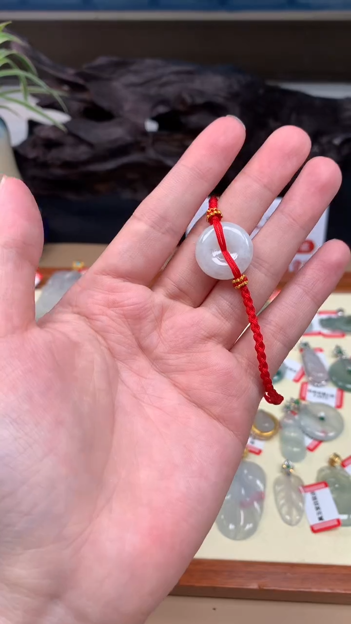 【闪购商品】翡翠颈饰未镶嵌平安扣