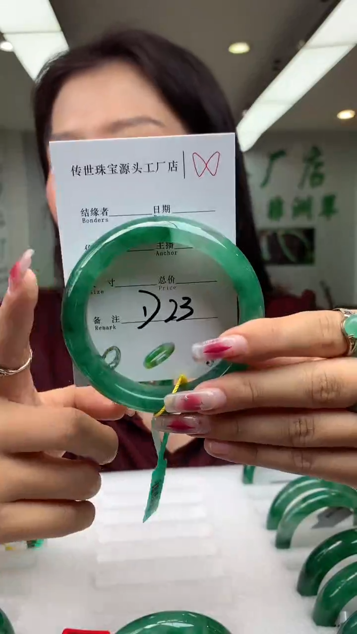 【闪购商品】石英质玉手镯未镶嵌57+