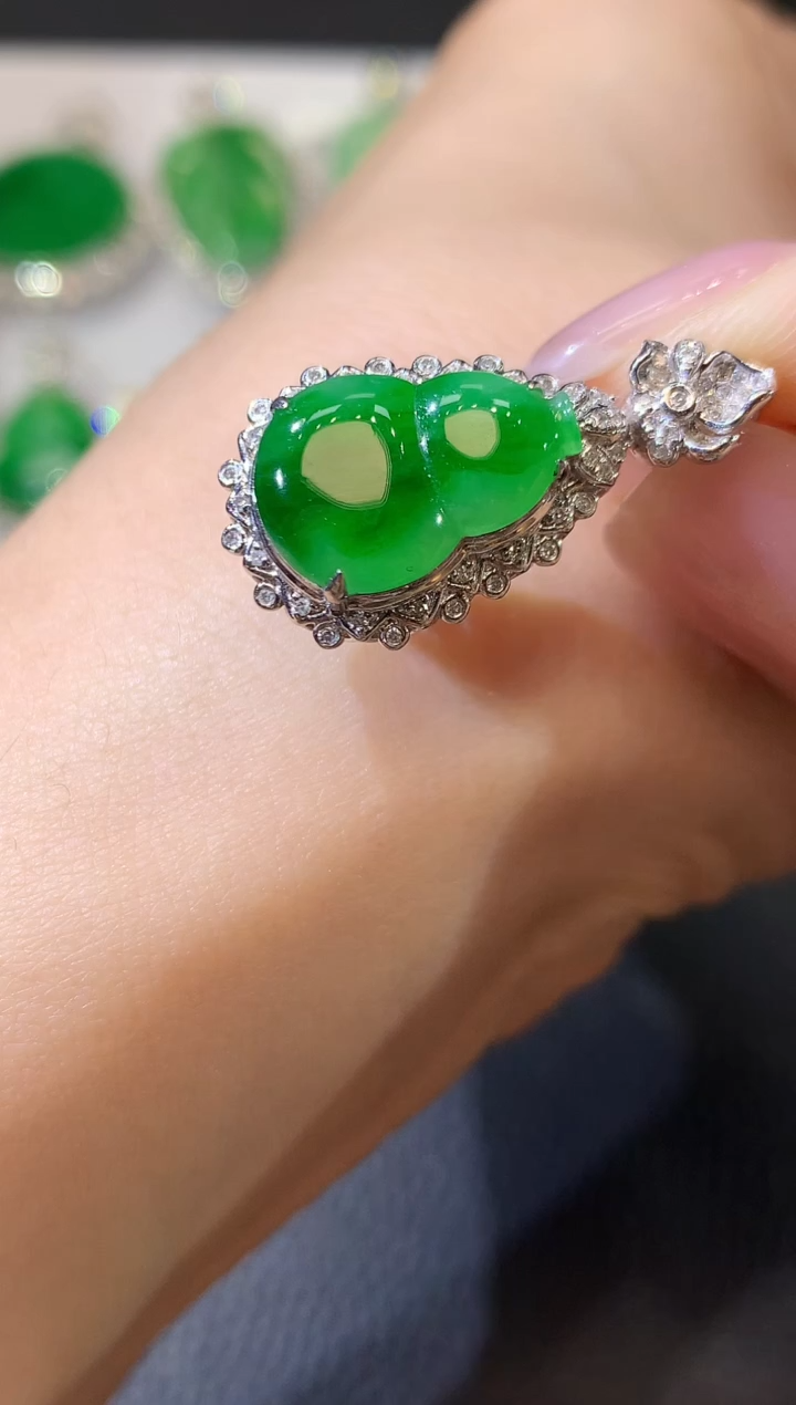 【闪购商品】翡翠吊坠(不含链)18K金镶嵌A58