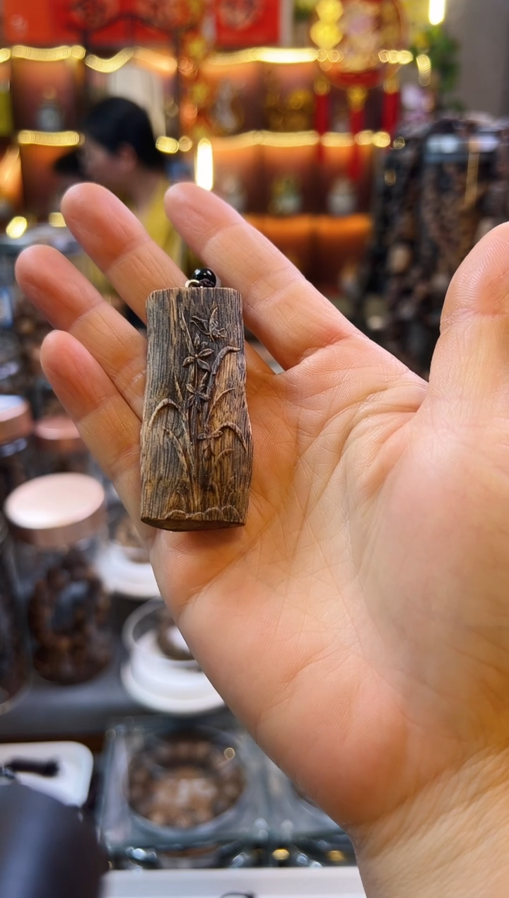 【闪购商品】沉香吊坠棋楠雕刻牌