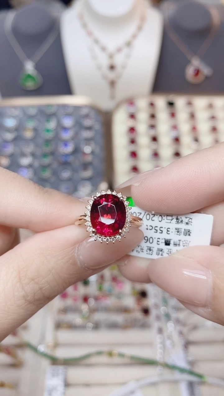 18K金镶嵌碧玺戒指碧玺3.55CT