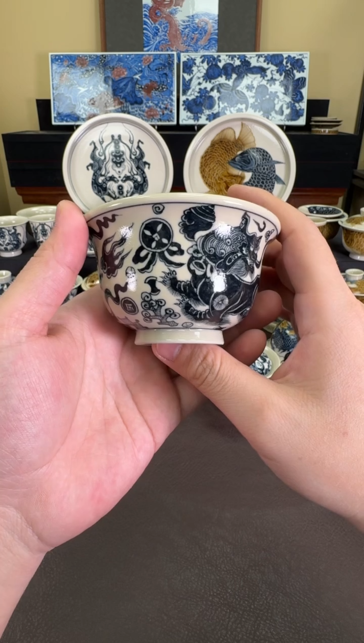 【闪购商品】瓷片二号釉杂宝狮子压手杯