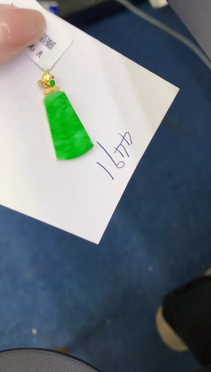 翡翠18K金镶嵌颈饰00000000000