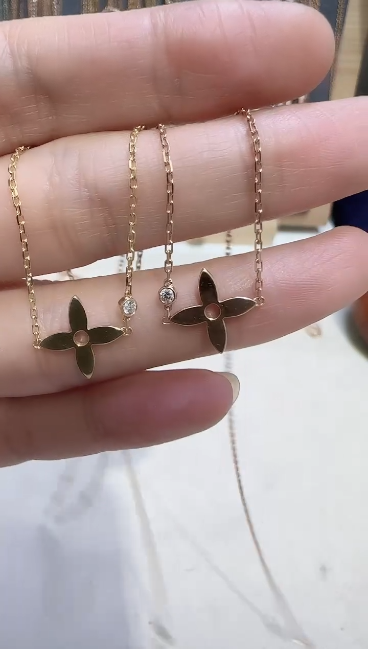 【闪购商品】天然钻石颈饰18K金镶嵌多样性发货发其一