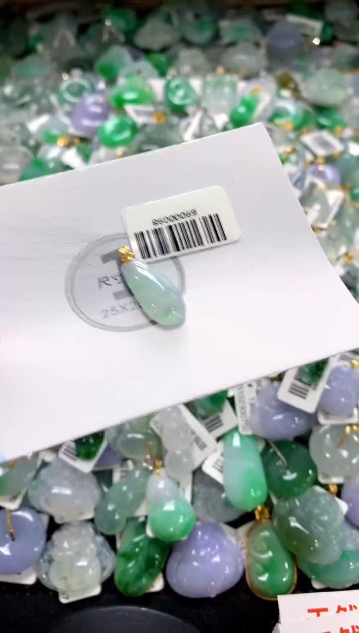 颈饰18K金镶嵌翡翠1111111111111111