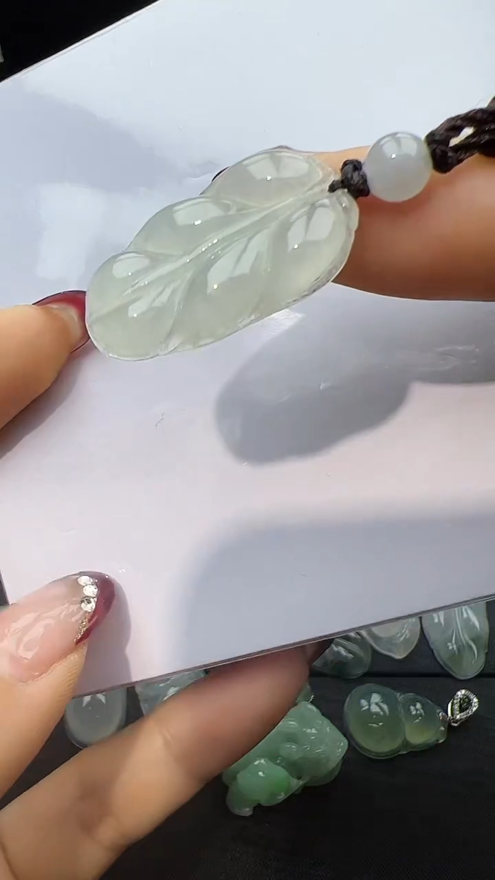 【闪购商品】翡翠颈饰未镶嵌叶子