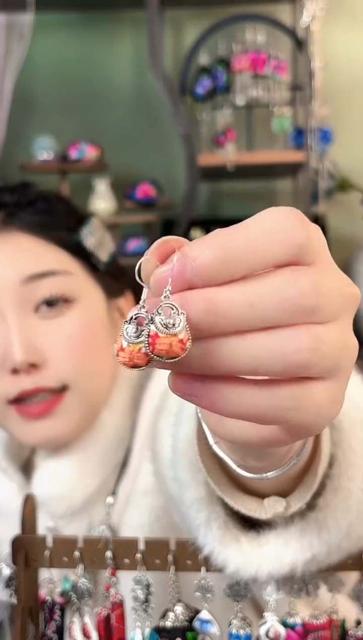 彩云南阁非遗老绣苗银饰品219*