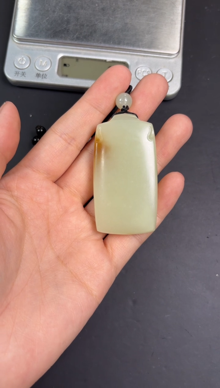 【闪购商品】和田玉吊坠(赠链)未镶嵌且末金山微色差吊坠