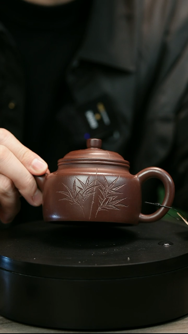 茶壶紫砂幸***动H2503王桂紫泥竹刻德中