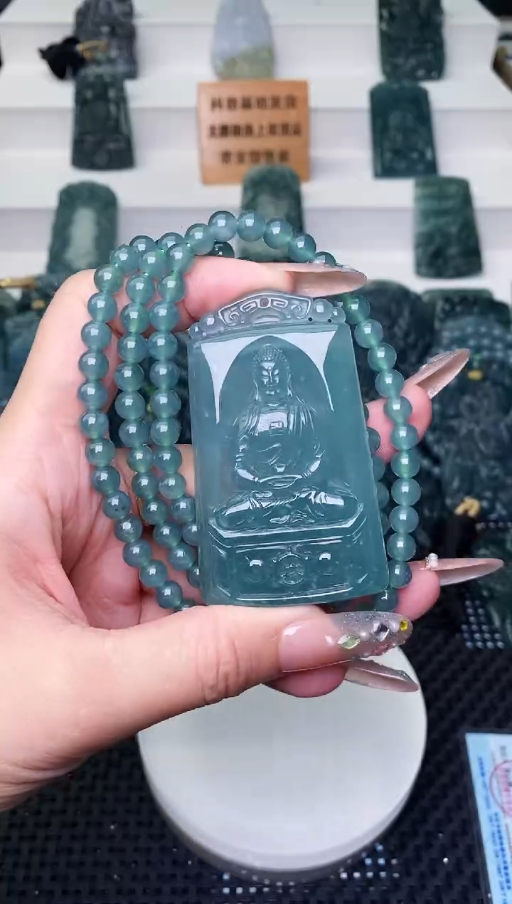 颈饰未镶嵌翡翠 