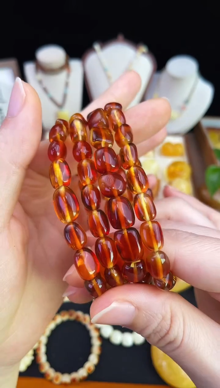 琥珀未镶嵌珠宝奇石多样性发其一