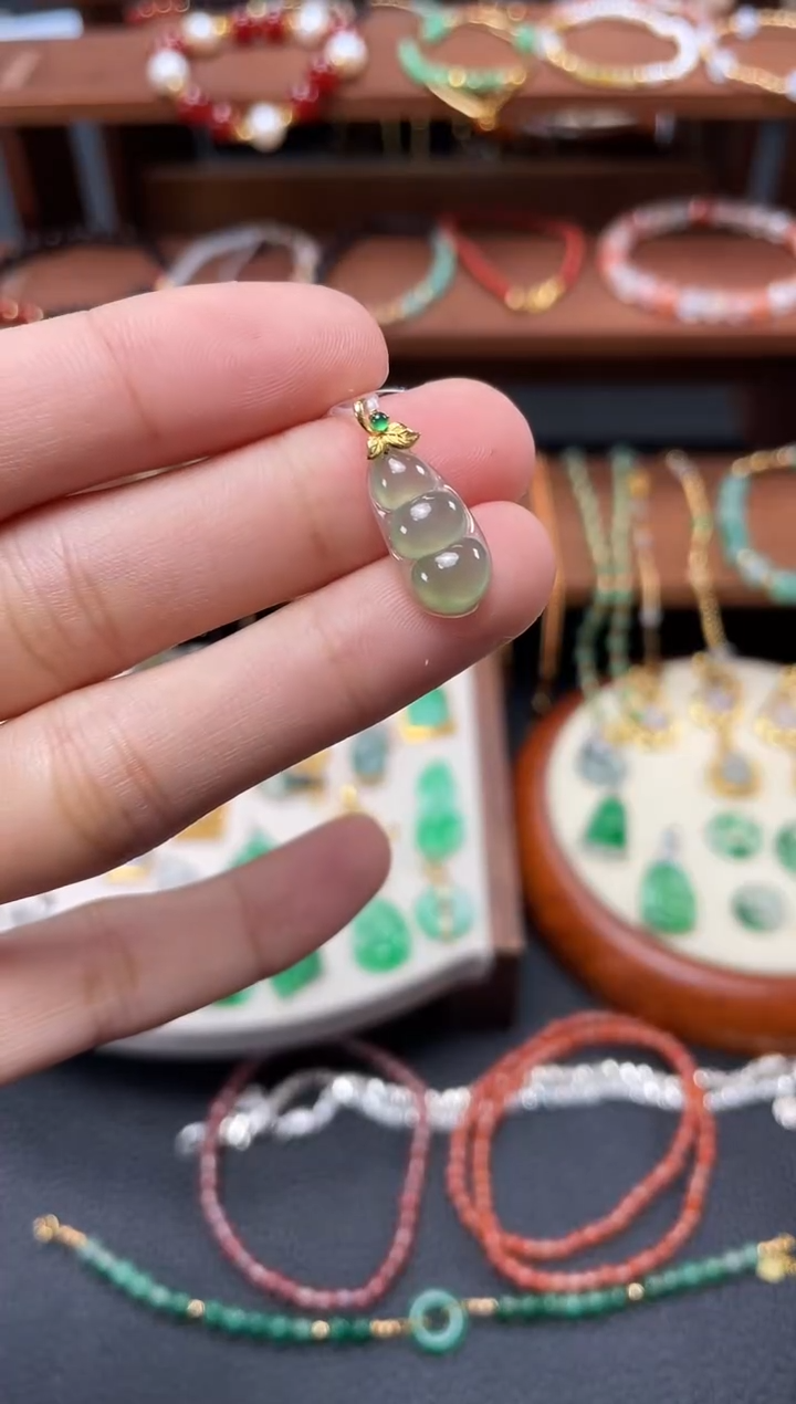 【闪购商品】翡翠吊坠(不含链)18K金镶嵌一个  JK680