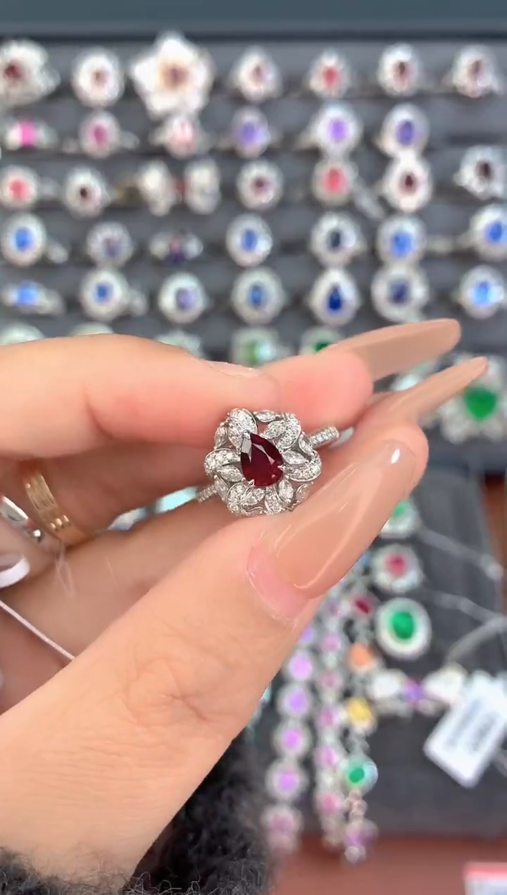 18K金镶嵌戒指红宝石-0.93克拉*无烧