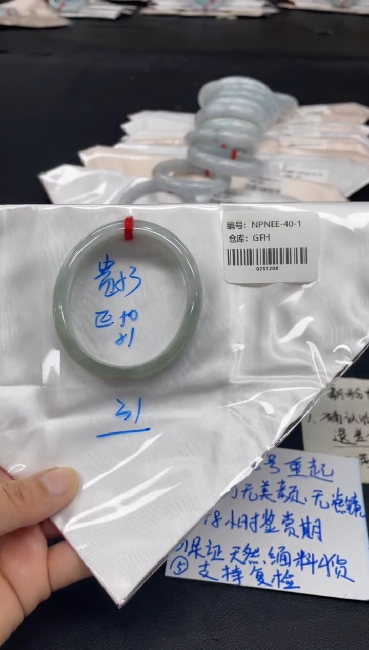 未镶嵌手镯翡翠翡翠手镯