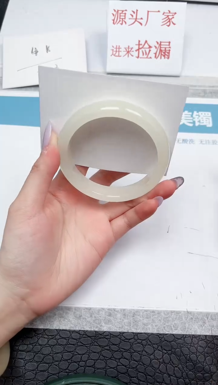 【闪购商品】石英质玉手镯未镶嵌A136-59.4