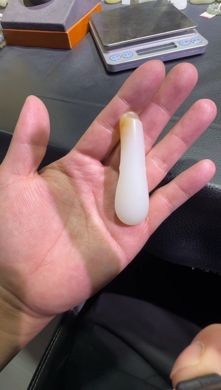 吊坠(赠链)未镶嵌和田玉金山糖白吊坠（产地直发）