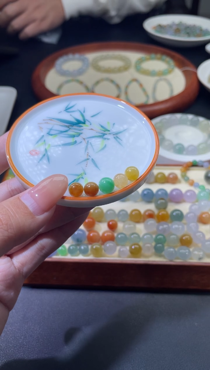 颈饰未镶嵌翡翠瓜****⁎翡翠净货