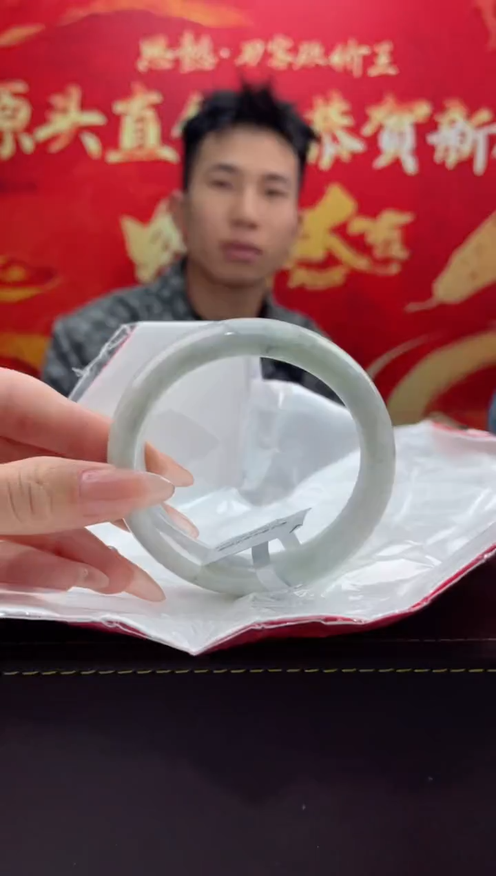 【闪购商品】翡翠手镯未镶嵌3翡翠手镯（微瑕）