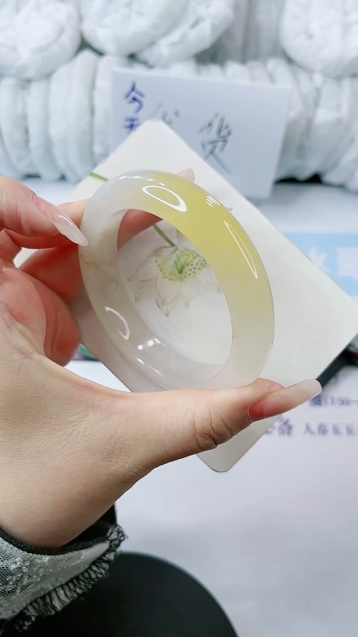 【闪购商品】石英质玉手镯未镶嵌多样性发货C396