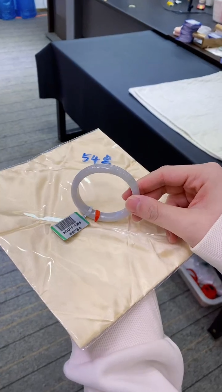 【闪购商品】翡翠手镯未镶嵌             