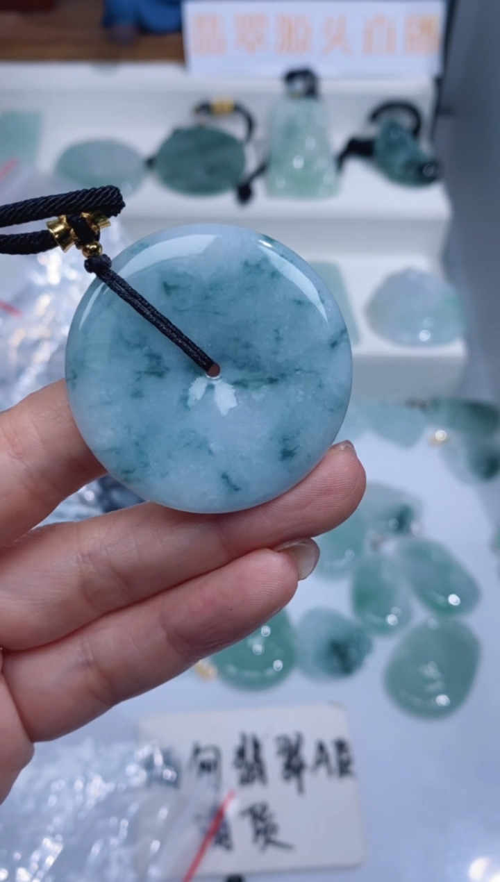 颈饰未镶嵌翡翠吊坠