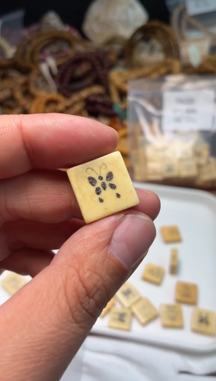 牛骨其他P620-老料蝴蝶-有棕裂