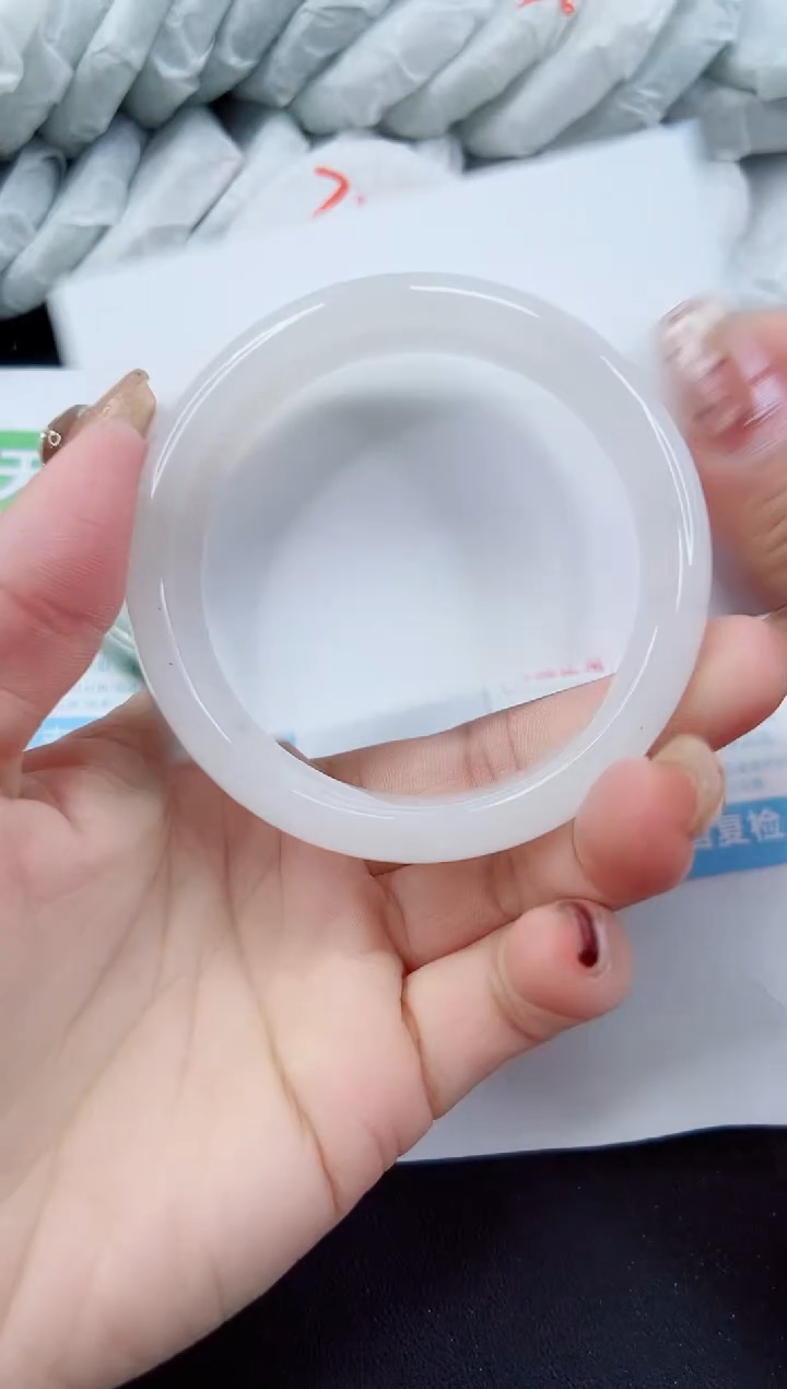 【闪购商品】石英质玉手镯未镶嵌298