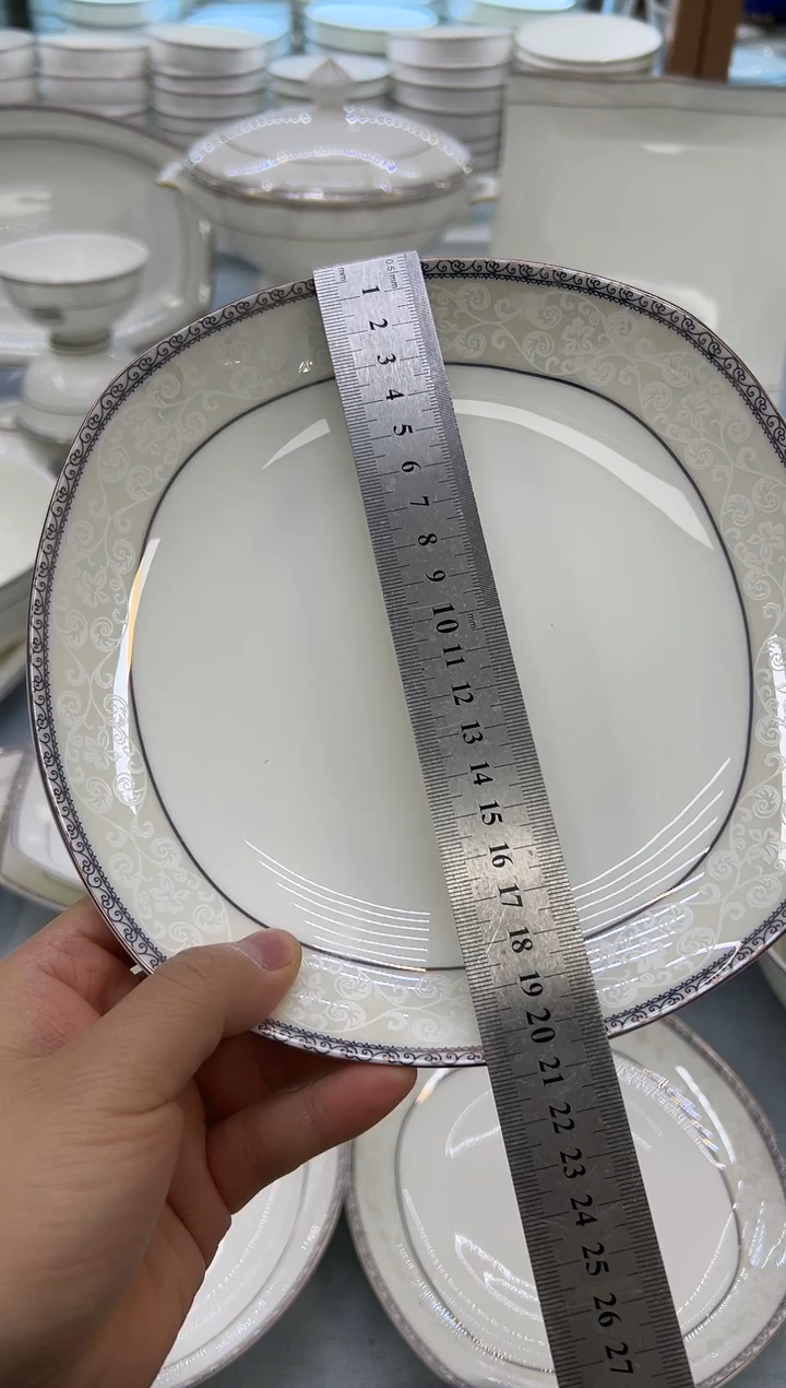 骨瓷玲珑7.5圆饭盘4个