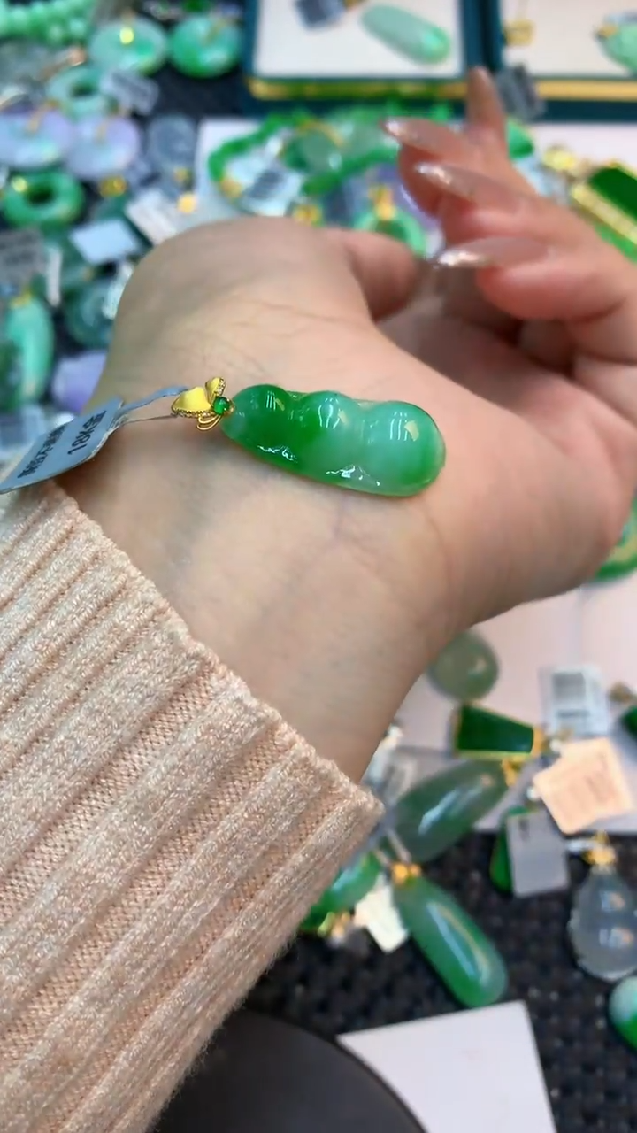 颈饰18K金镶嵌翡翠1