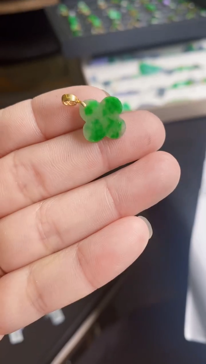 【闪购商品】翡翠颈饰18K金镶嵌吊坠