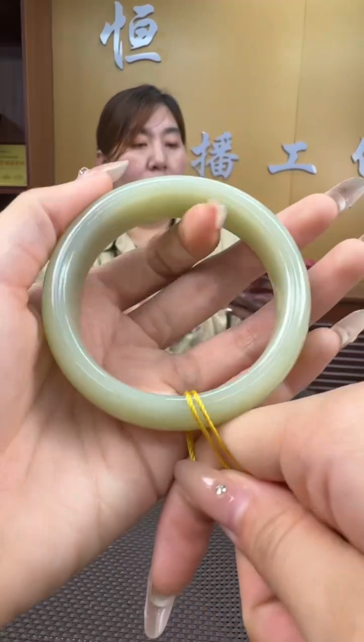 【闪购商品】和田玉手镯未镶嵌59