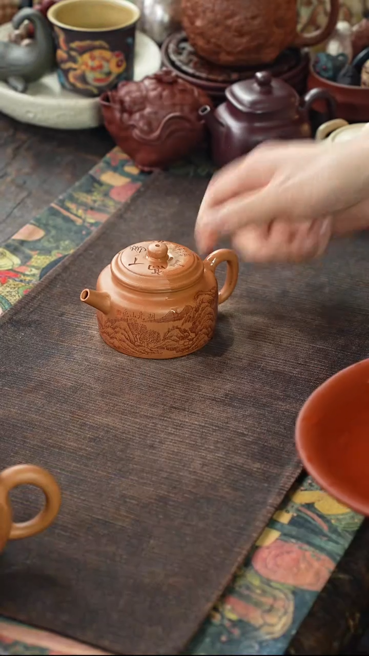 候品刻绘湖光山色紫砂壶德钟壶