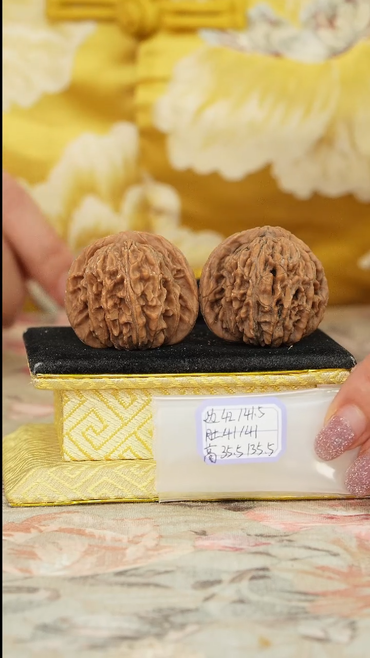 【闪购商品】文玩核桃把件一代楼