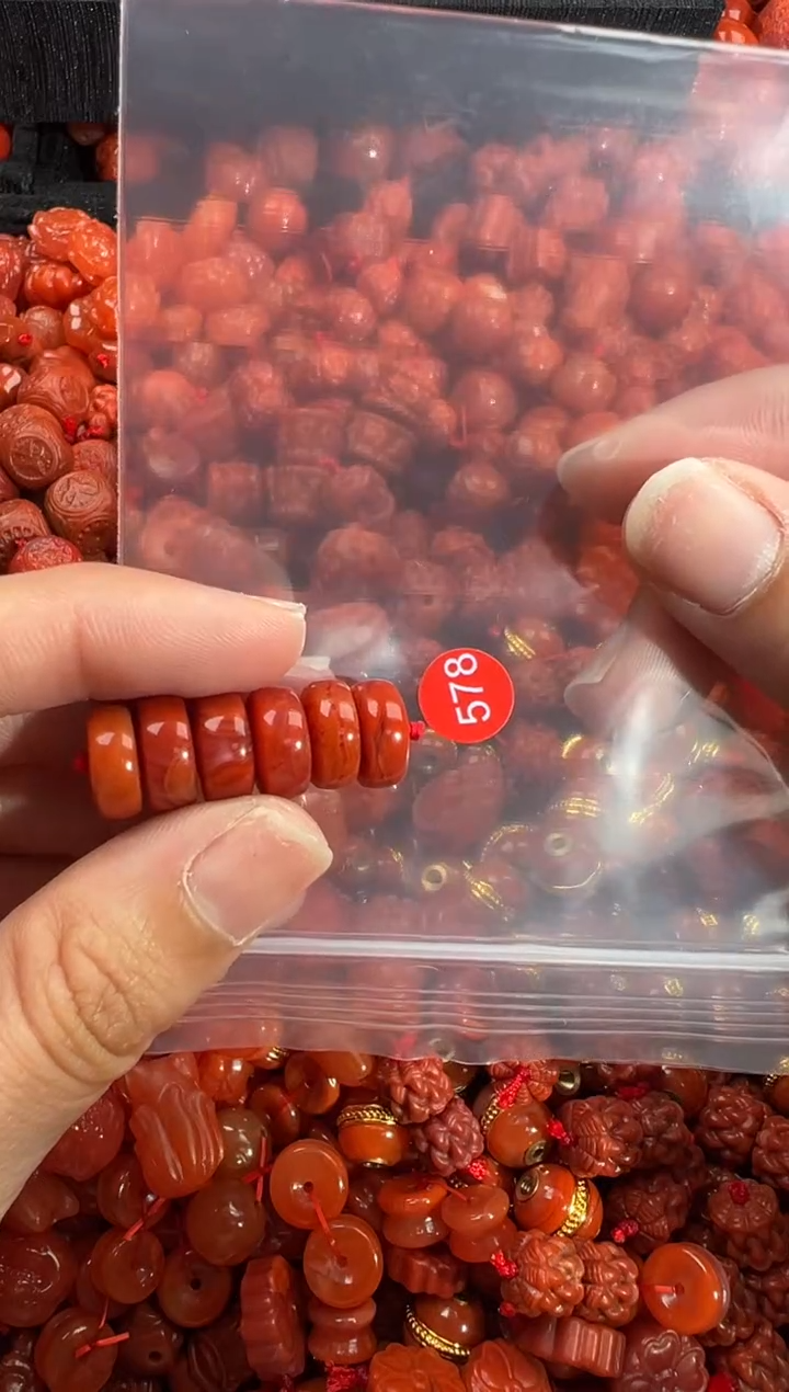 南红玛瑙未镶嵌颈饰1