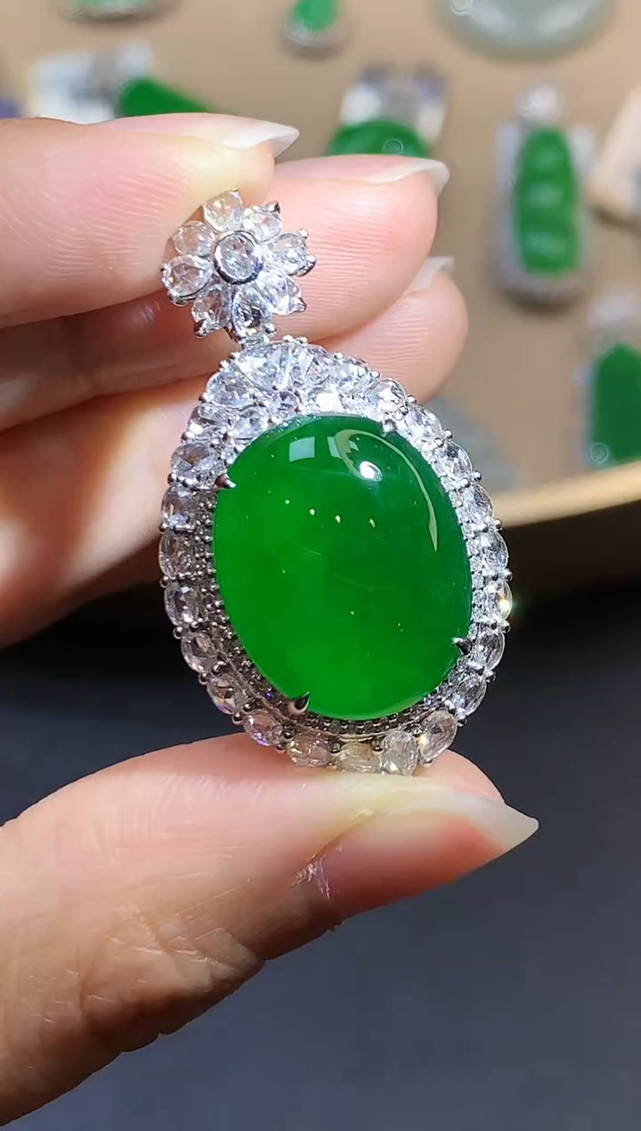 【闪购商品】翡翠吊坠(不含链)18K金镶嵌2035