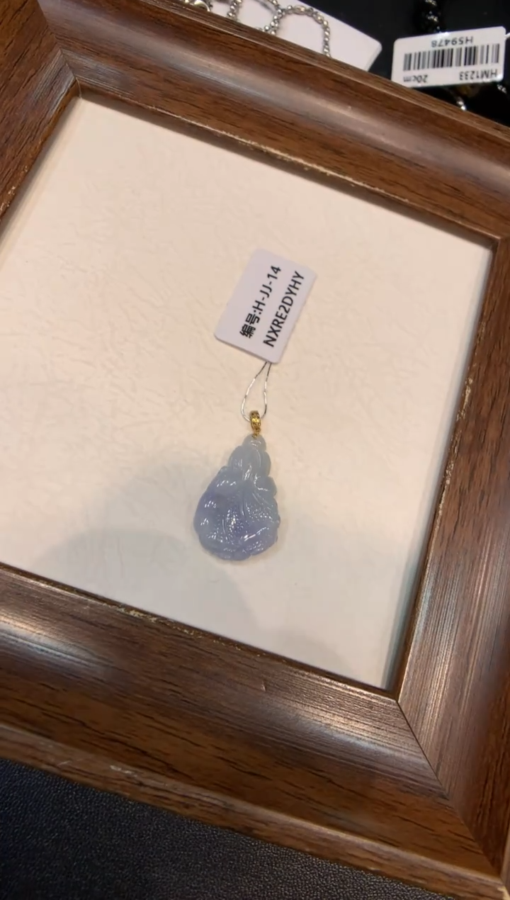 颈饰18K金镶嵌翡翠白菜