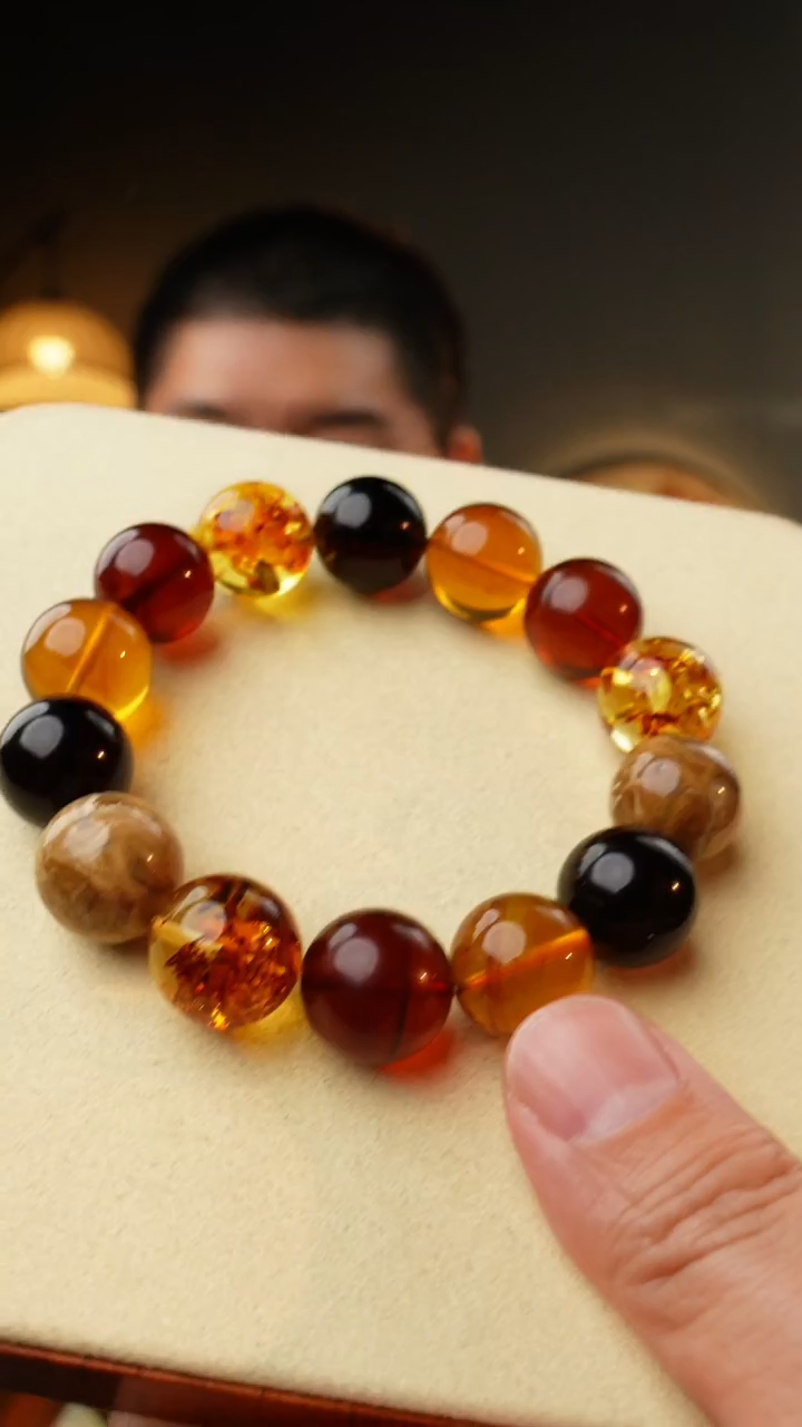 【闪购商品】琥珀裸石未镶嵌16+多宝手串