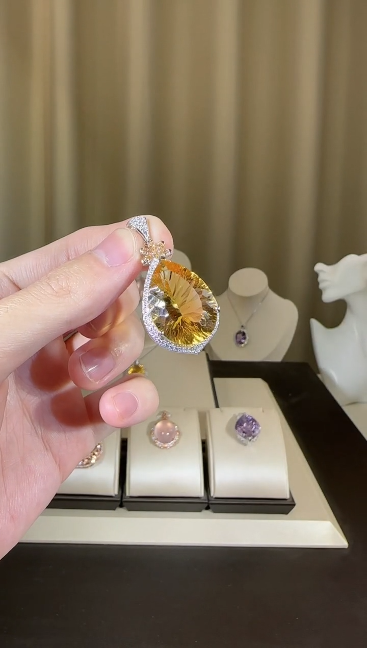 【闪购商品】黄晶颈饰银S925镶嵌17*25mm