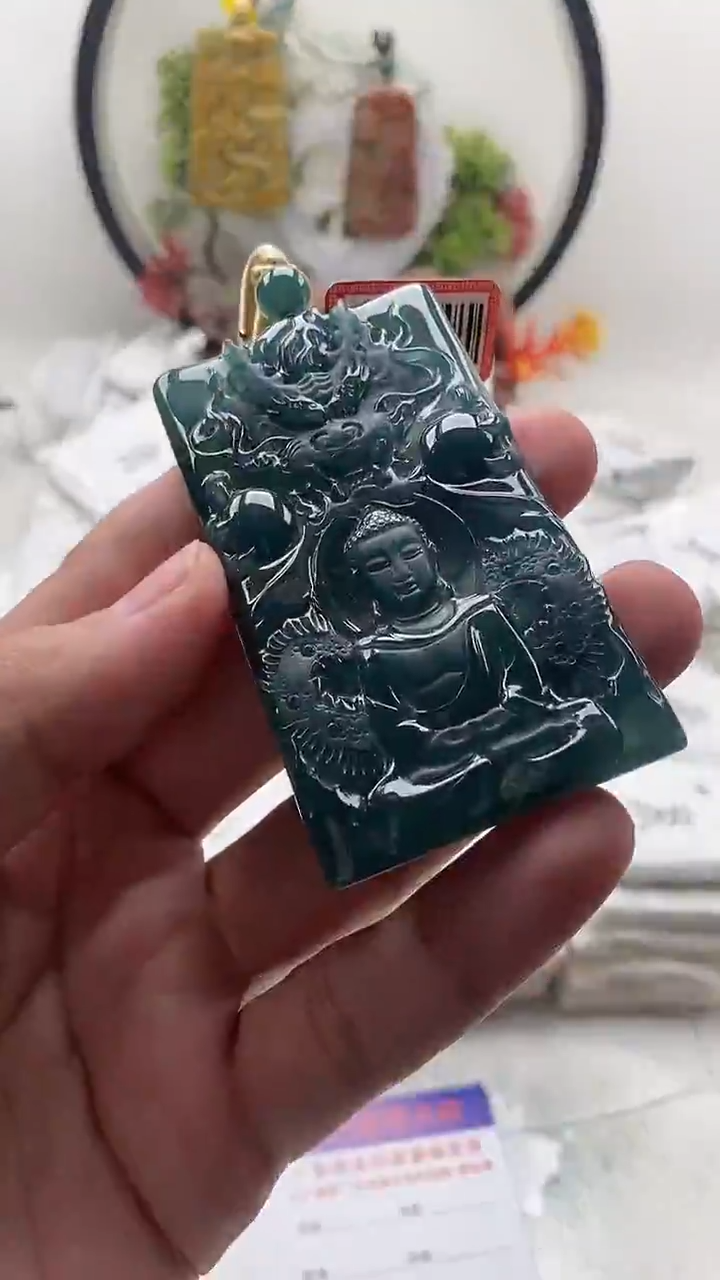 颈饰未镶嵌翡翠大日如来