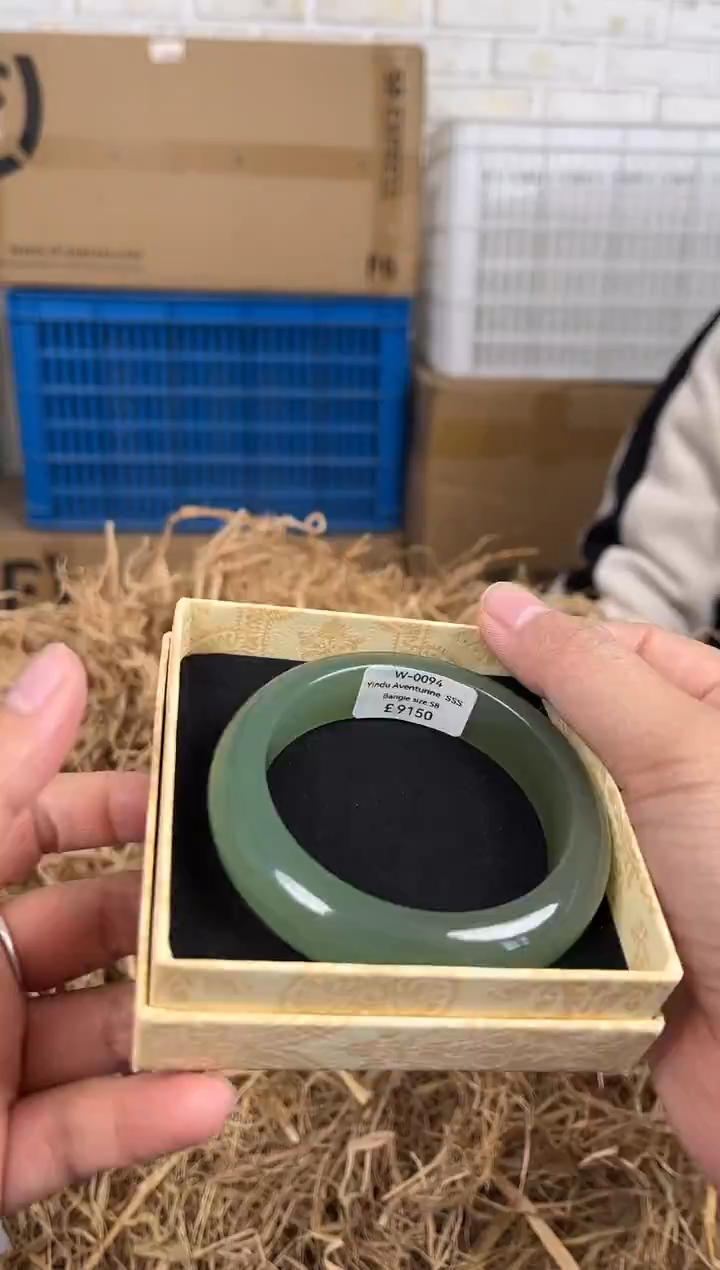 未镶嵌手镯石英质玉W0094