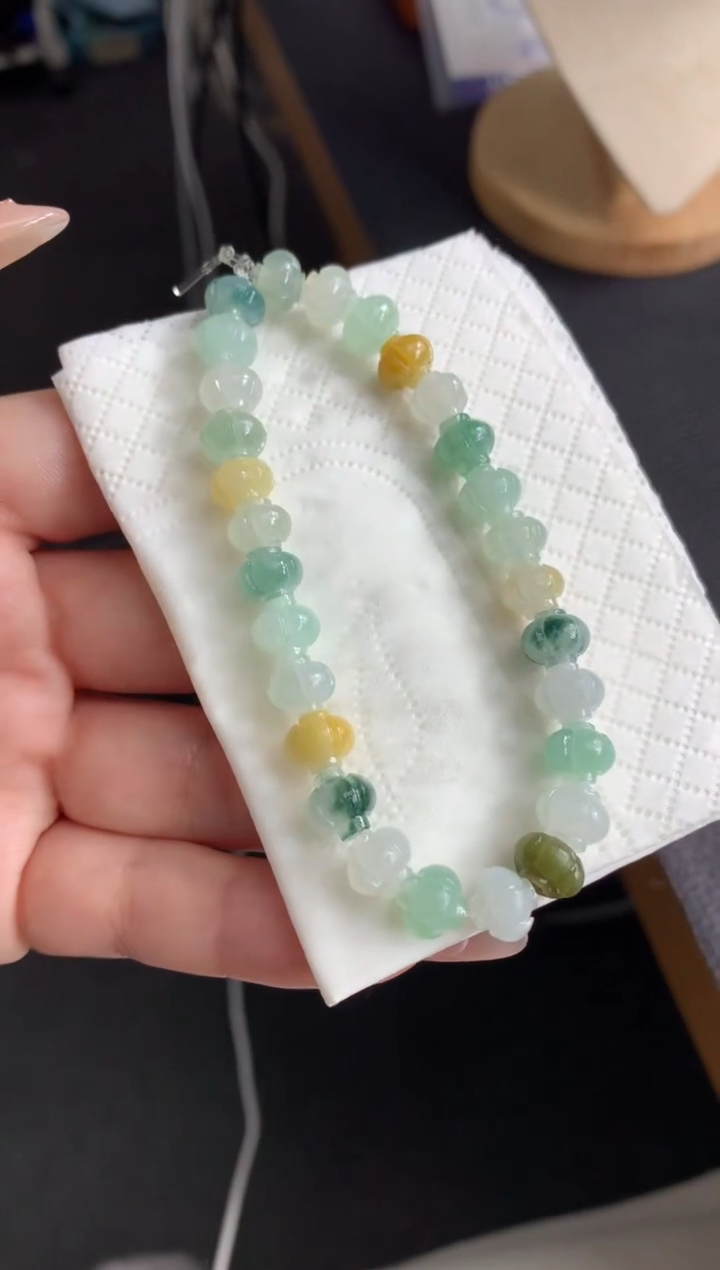 【闪购商品】定制翡翠未镶嵌灯笼珠手串