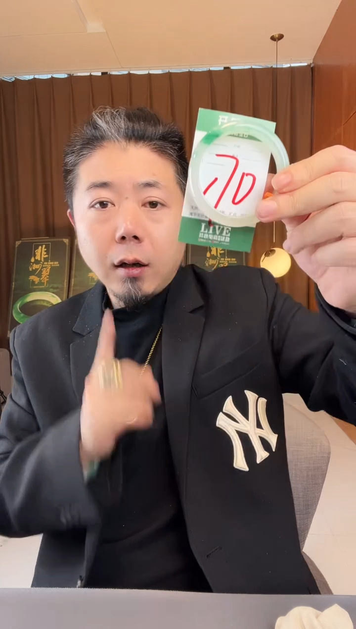 【闪购商品】石英质玉手镯未镶嵌非洲翠