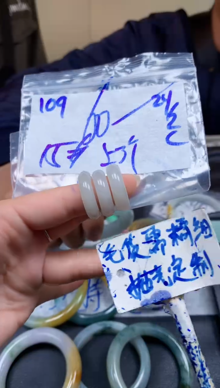 【闪购商品】定制翡翠未镶嵌109毛货需精细抛光挂件多样性拍一发一