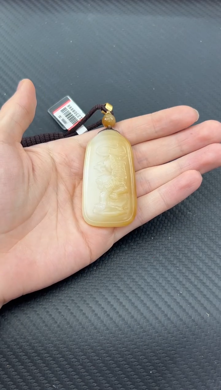 【闪购商品】和田玉吊坠(赠链)未镶嵌且末金山微色差吊坠