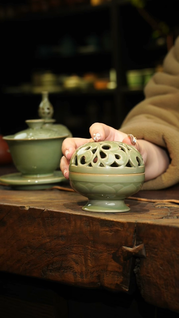 【闪购商品】瓷片越窑 缠枝香炉 小号