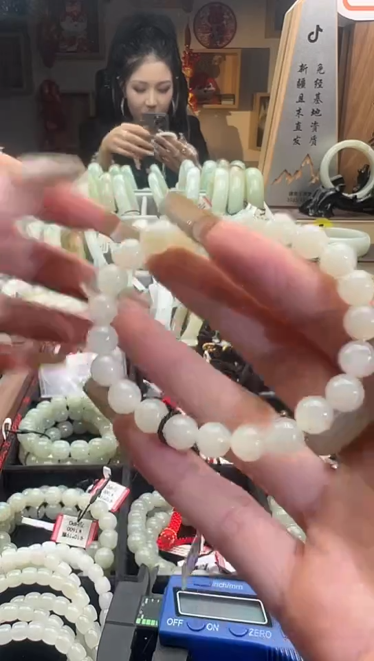 【闪购商品】和田玉手串未镶嵌且末料迪克兰卡8特细手串