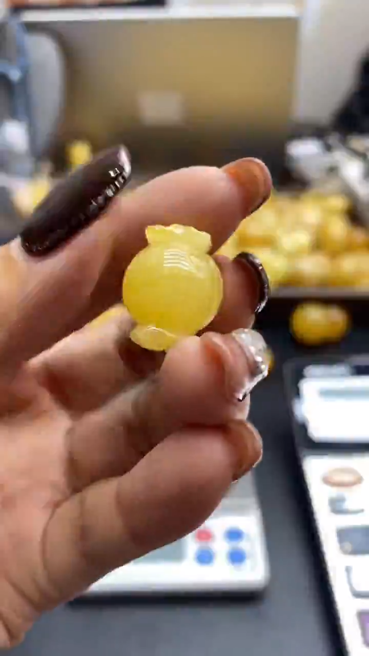 琥珀未镶嵌珠宝奇石673