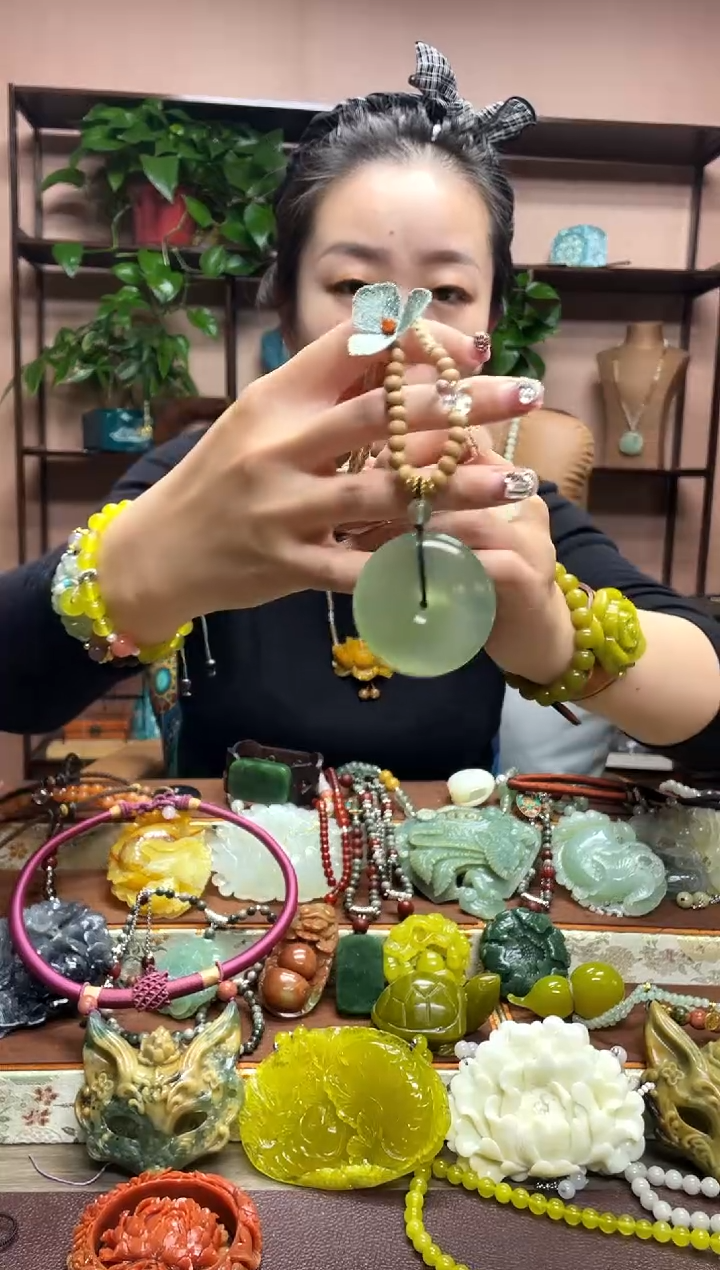 未镶嵌岫玉吊坠·